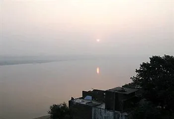 Rahul pensión Varanasi